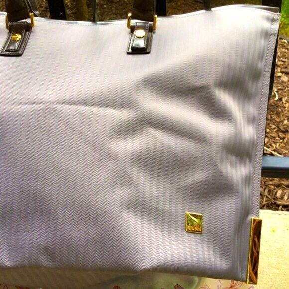 MOSHI ARIA SLIM LIGHTWEIGHT TOTE NWT - Picture 10 of 15